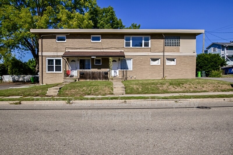 119 7th St NW in North Canton, OH - Building Photo