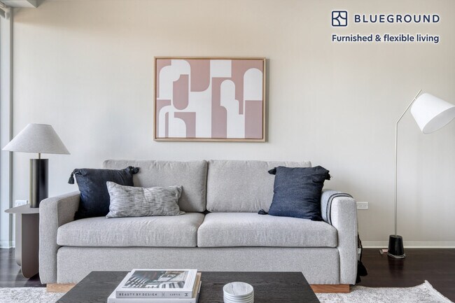 1717 Ridge Ave-Unit -FL3-ID702 in Evanston, IL - Foto de edificio - Building Photo