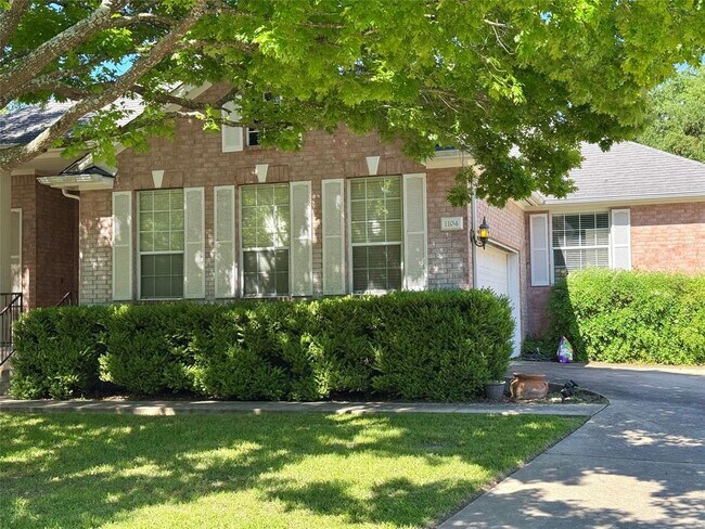 property at 1104 Vanderbilt Cir