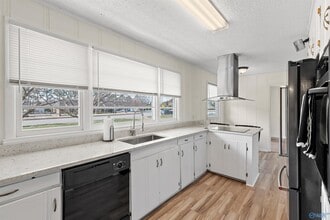 8009 Whitesburg Dr in Huntsville, AL - Building Photo - Building Photo