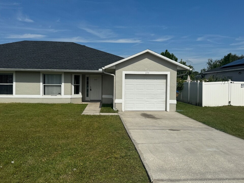 375 Greenwich Ct in Poinciana, FL - Building Photo