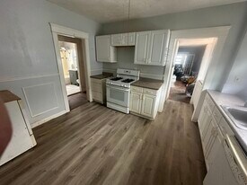 125 Garland St, Unit 125 in Everett, MA - Building Photo