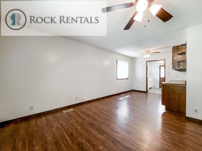 903 E 24th Ave in Hutchinson, KS - Building Photo - Building Photo