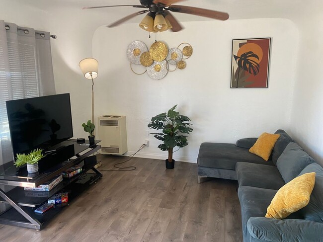 3519 E 8th St in Los Angeles, CA - Building Photo - Building Photo