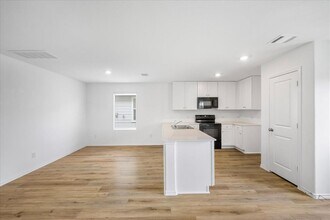 220 California Bnd in Jarrell, TX - Building Photo - Building Photo