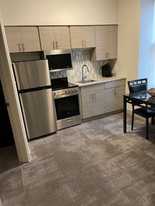 1417 W9th St in Cleveland, OH - Foto de edificio