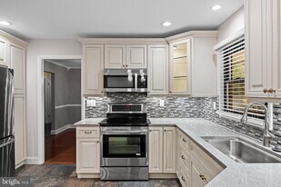 10 Traynor Ln in Willingboro, NJ - Building Photo