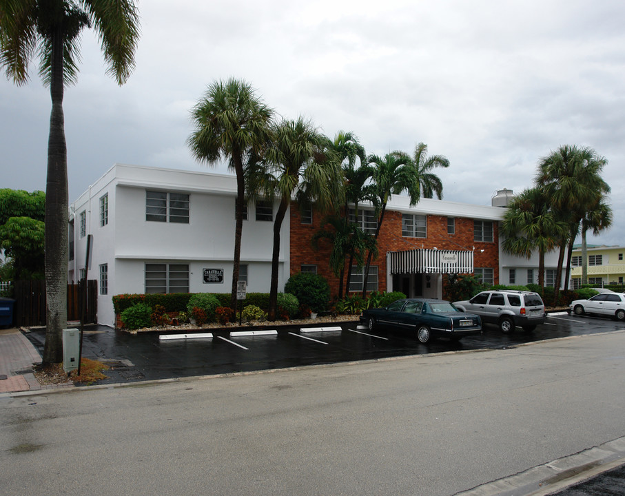 Caravelle Apartments in Fort Lauderdale, FL - Building Photo