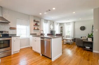 416 Medford St, Unit C4 in Boston, MA - Building Photo - Building Photo