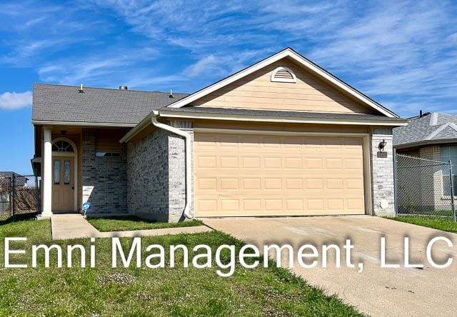 property at 2207 Garrett Dr