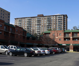 Hunting Creek Club in Alexandria, VA - Building Photo - Building Photo