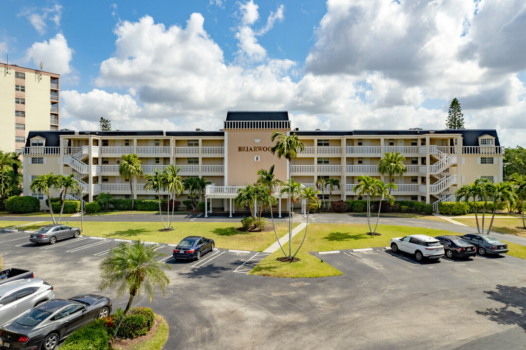 Briarwood Club III in Coral Springs, FL - Building Photo