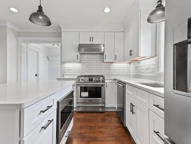 49 Pearl St, Unit 11 in Newton, MA - Building Photo - Building Photo