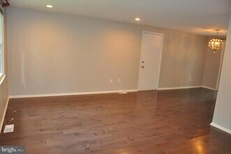 12706 Saylers Creek Ln in Herndon, VA - Foto de edificio - Building Photo