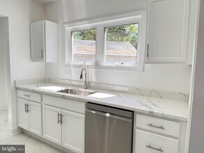 5426 McKinley St in Bethesda, MD - Building Photo - Building Photo