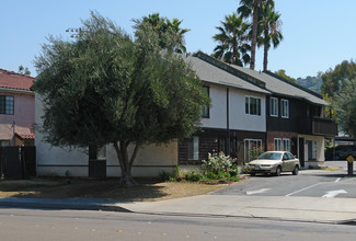 453-495 W Chase Ave in El Cajon, CA - Building Photo - Building Photo