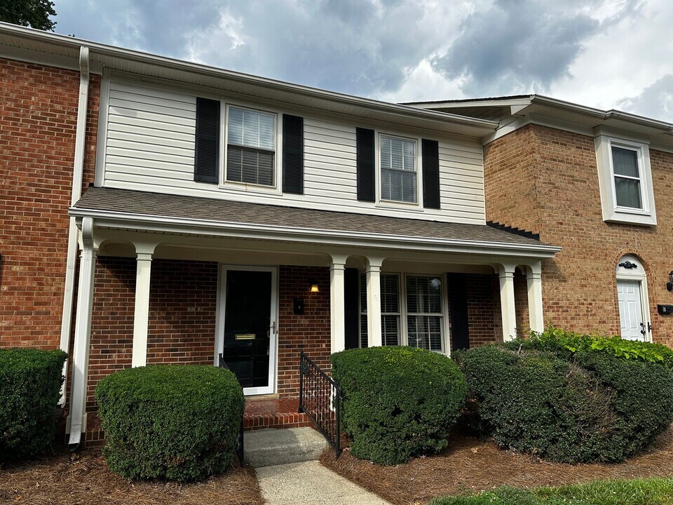5123 Lawndale Dr in Greensboro, NC - Building Photo