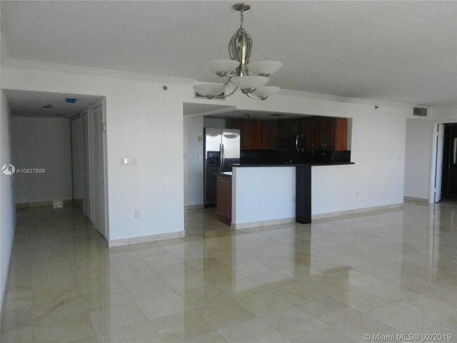 650 Ocean Dr-Unit -7A in Key Biscayne, FL - Foto de edificio - Building Photo