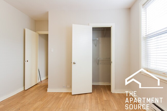 515 W Belmont Ave, Unit 46 in Chicago, IL - Building Photo - Building Photo