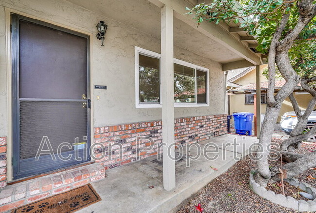 1575 California St in Mountain View, CA - Building Photo - Building Photo