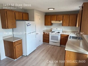1457 SE Duke Dr in Hillsboro, OR - Building Photo - Building Photo