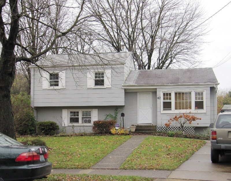 47 Dixmont Ave in Ewing Township, NJ - Building Photo