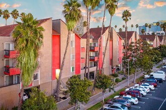 Kingsley Plaza in Los Angeles, CA - Foto de edificio - Building Photo
