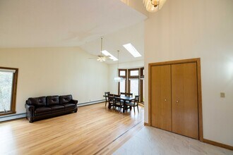 18 Clifford Ave in Tolland, CT - Building Photo - Building Photo