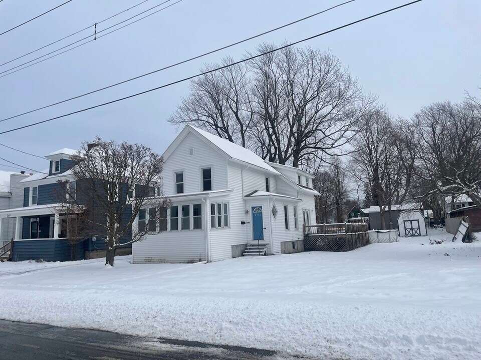 242 N Hamilton St in Watertown, NY - Building Photo