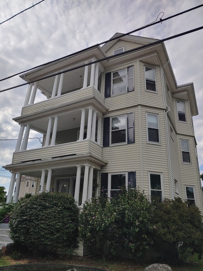 25 Franklin St Apartments and Nearby Attleboro Apartments For Rent