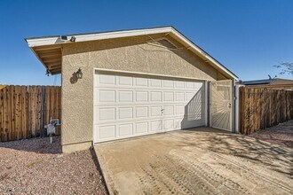 405 Pumpkin Way in Henderson, NV - Building Photo - Building Photo