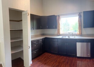 9303 Hall Cir in Anchorage, AK - Building Photo - Building Photo