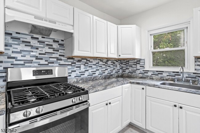 214 Cleveland St in Orange, NJ - Building Photo - Building Photo