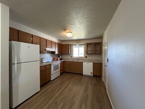 2434 SW 29th St in Redmond, OR - Building Photo - Building Photo