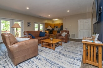 Willow Ridge in Asheville, NC - Foto de edificio - Interior Photo