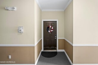 433 Sloan Ct in Matawan, NJ - Building Photo - Building Photo