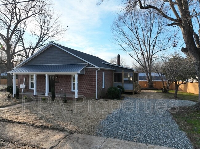 306 S 1st St in Mebane, NC - Building Photo - Building Photo