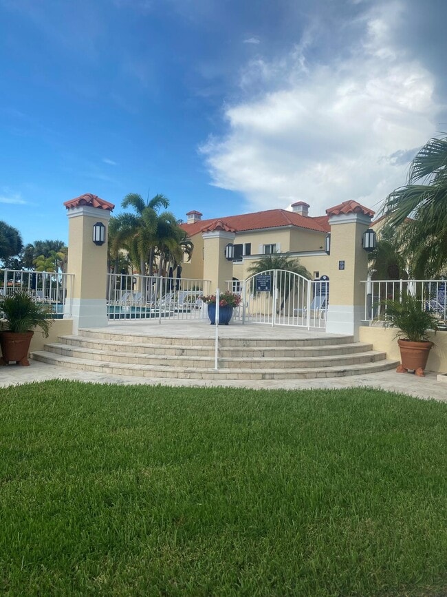 5010 Harmony Cir in Vero Beach, FL - Building Photo - Building Photo