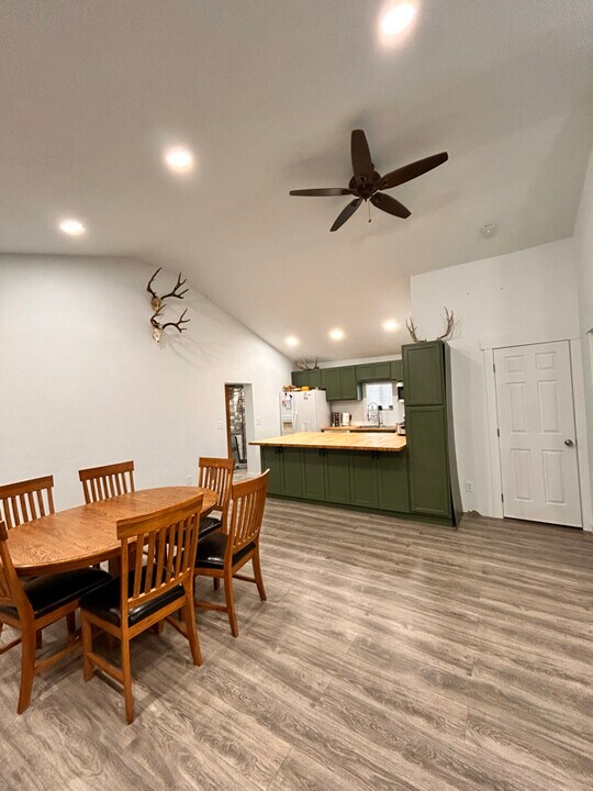 826 Burton Ave in Burley, ID - Foto de edificio