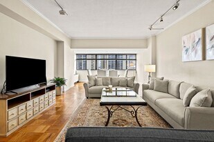 2 Hawthorne Pl in Boston, MA - Building Photo