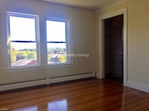 12 Pleasant St in Methuen, MA - Building Photo - Building Photo