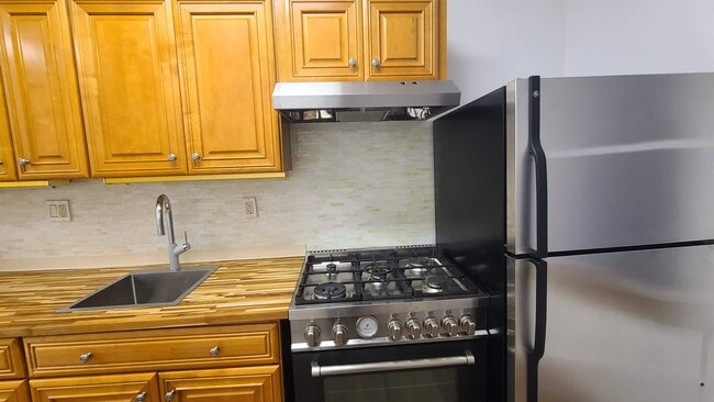 15 Hopkins Ave in Jersey City, NJ - Building Photo - Building Photo