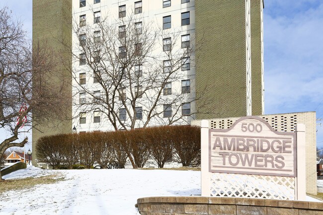Ambridge Towers in Ambridge, PA - Foto de edificio - Building Photo