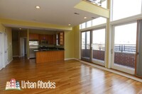 1150 N Hoyne Ave, Unit J04W in Chicago, IL - Building Photo - Building Photo