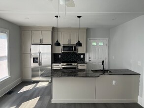 92 Spring Garden St in Milford, NJ - Building Photo - Building Photo