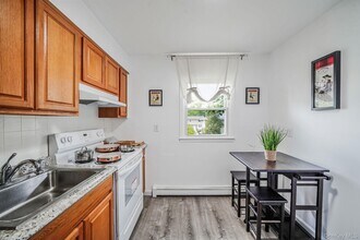 140 N 21st St in Wheatley Heights, NY - Building Photo - Building Photo