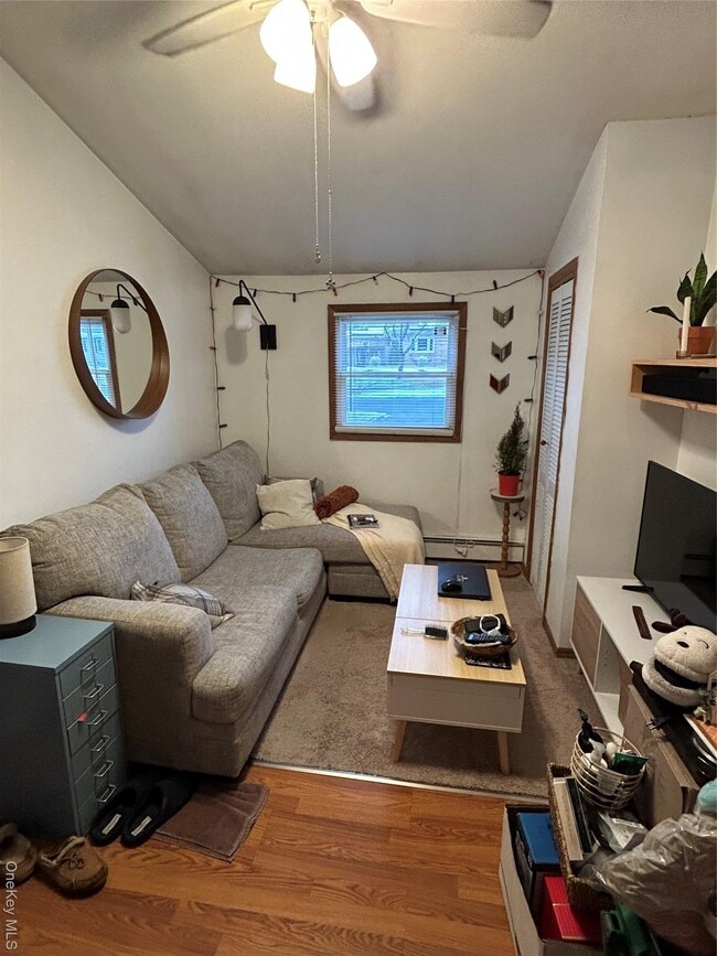 30 Stewart St in Bay Shore, NY - Building Photo - Building Photo