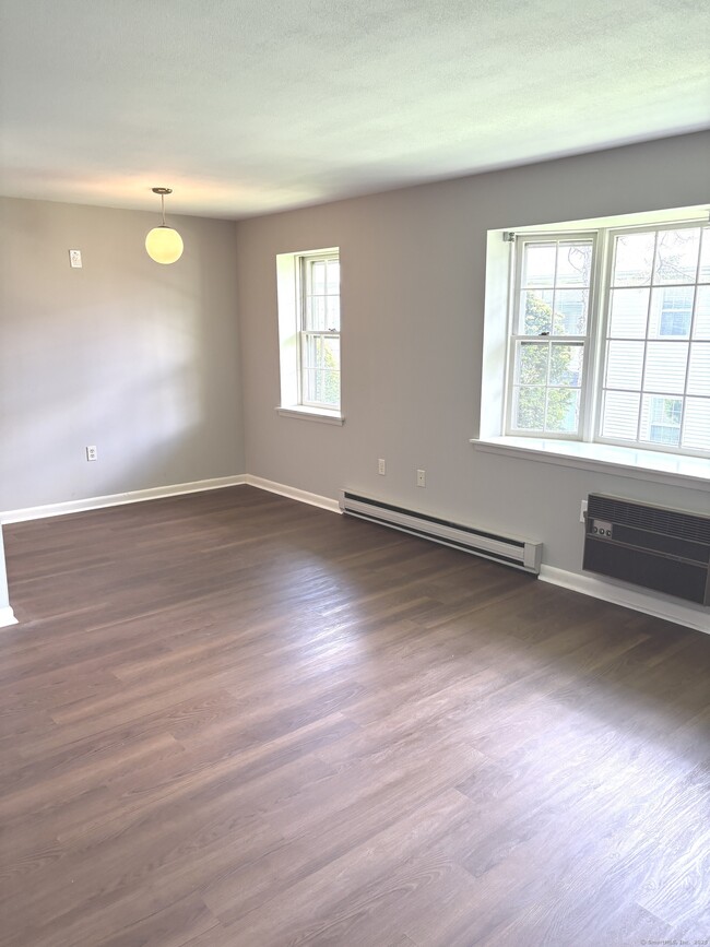 117 Shadow Ln in West Hartford, CT - Building Photo - Building Photo