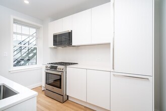 19 A Forest St in Cambridge, MA - Building Photo - Building Photo