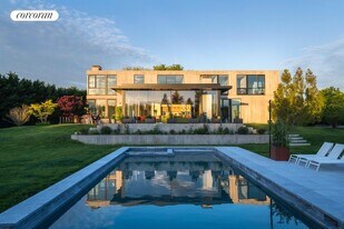55 Davids Ln in Water Mill, NY - Building Photo
